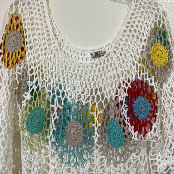 India Boutique crocheted white top with open weave. Size Medium. - Picture 3 of 9